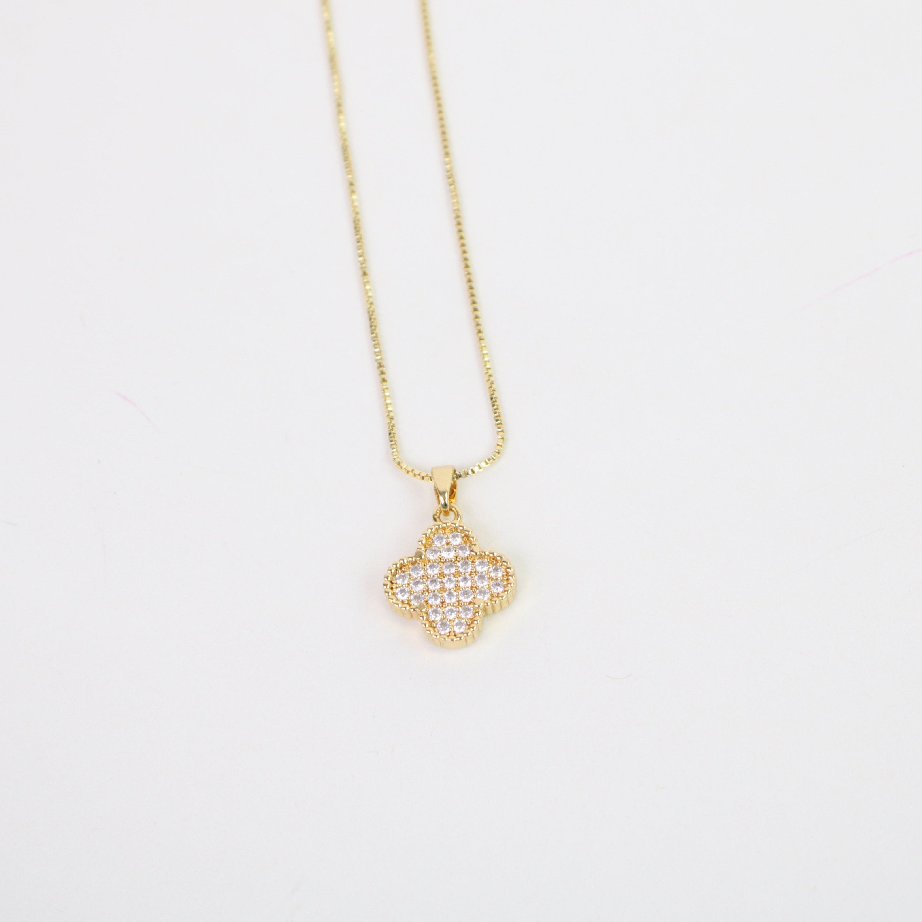 Collar Zara blanca